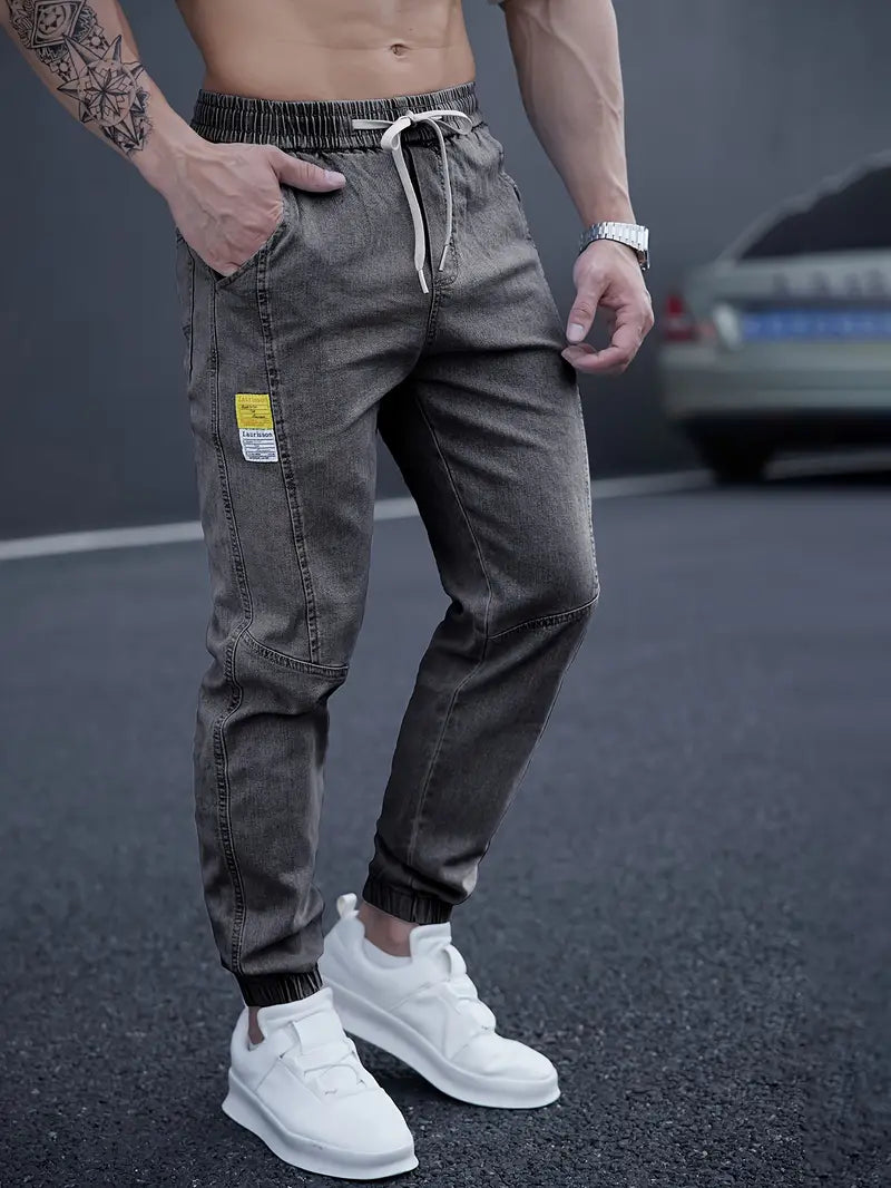 Lässige Tapered Jeans mit Elastikbund