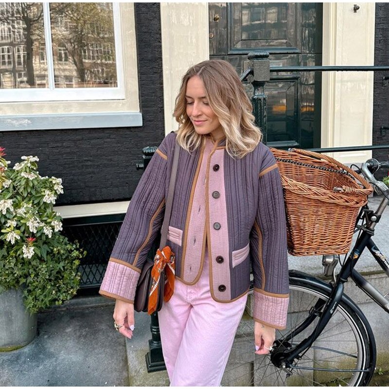 Moderne Damenjacke Übergangszeit mit Knöpfen