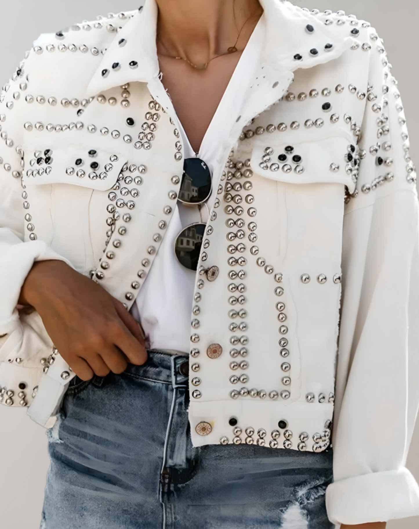 Stylische Lederjacke mit Nieten - Robust und Trendy