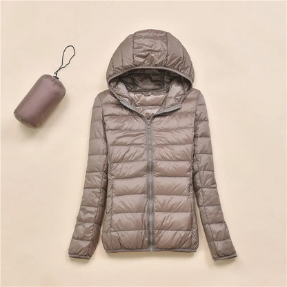 Leichte Outdoor-Jacke Kapuzen-Design Isoliert