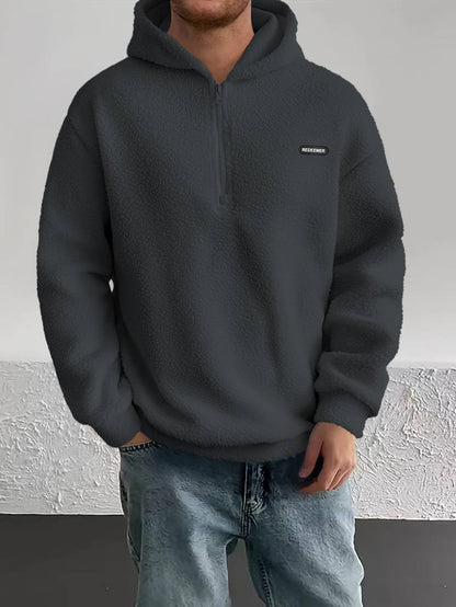 Stylischer Herren Hoodie mit Pelzkapuze