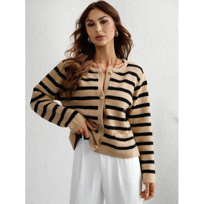 Kuschelige Strickjacke mit Knöpfen und Seiten-Taschen