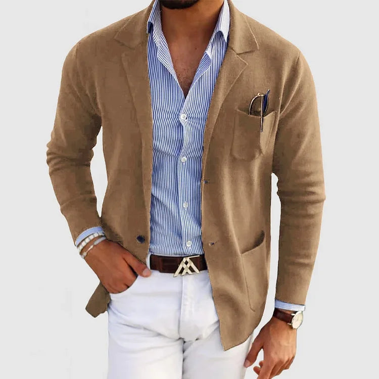Modischer Herrenblazer mit Knöpfen und Revers