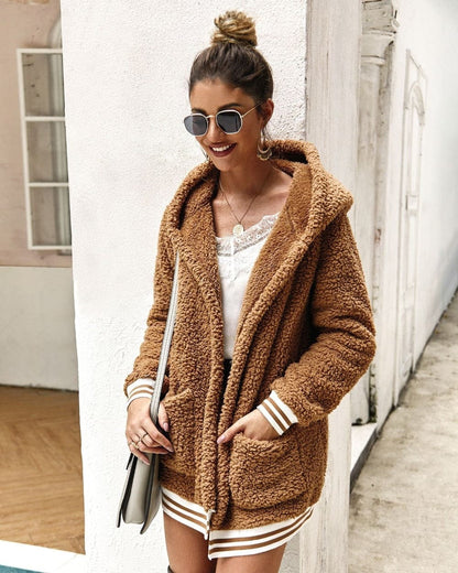 Weiche Oversized Fleecejacke mit Kapuze und großen Taschen