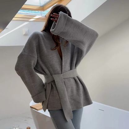 Modische Strickjacke mit Gürtel und Rippenmuster - IdealeKleiden