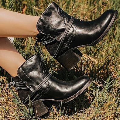 Stilvolle Lederstiefel Frauen Modern Design - IdealeKleiden