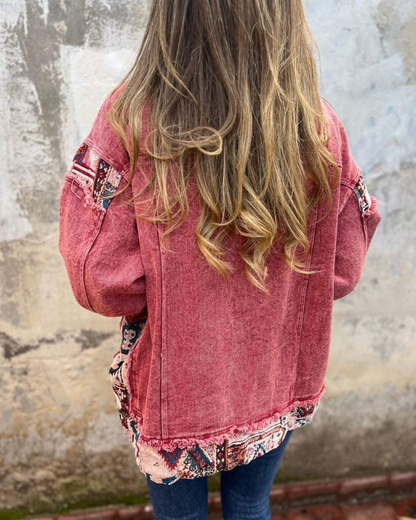 Stylische Jeansjacke mit Exotischen Stickereien - IdealeKleiden