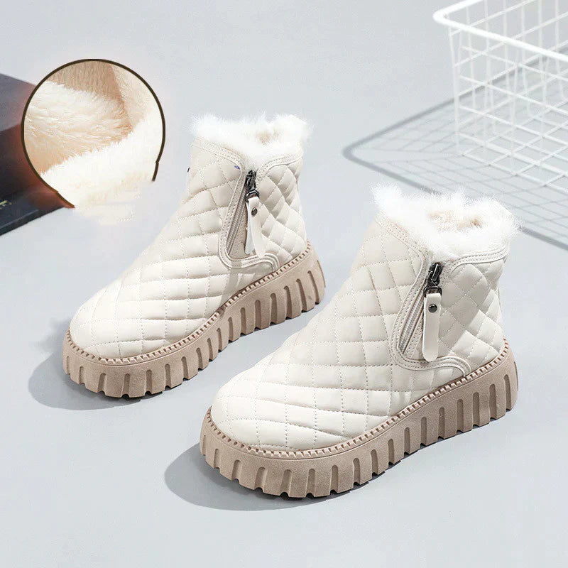 Stilvolle Ankle Boots Gepunktet
