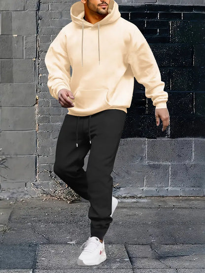 Klassisches Set: Kapuzenpullover und Jogger Comfort