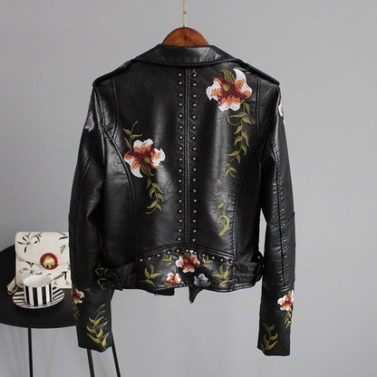 Lederjacke Bikerstyle mit Stickerei und Nieten - IdealeKleiden