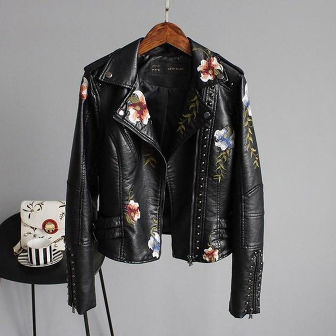Lederjacke Bikerstyle mit Stickerei und Nieten