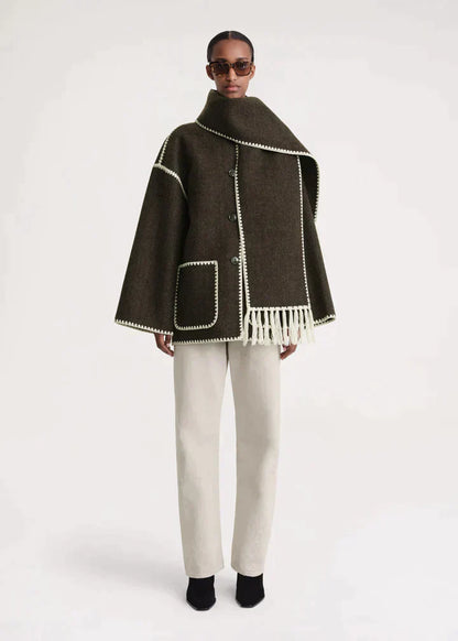Elegante Damenjacke mit Schal