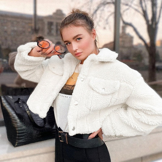 Kurze Damenjacke Soft Fleece - IdealeKleiden