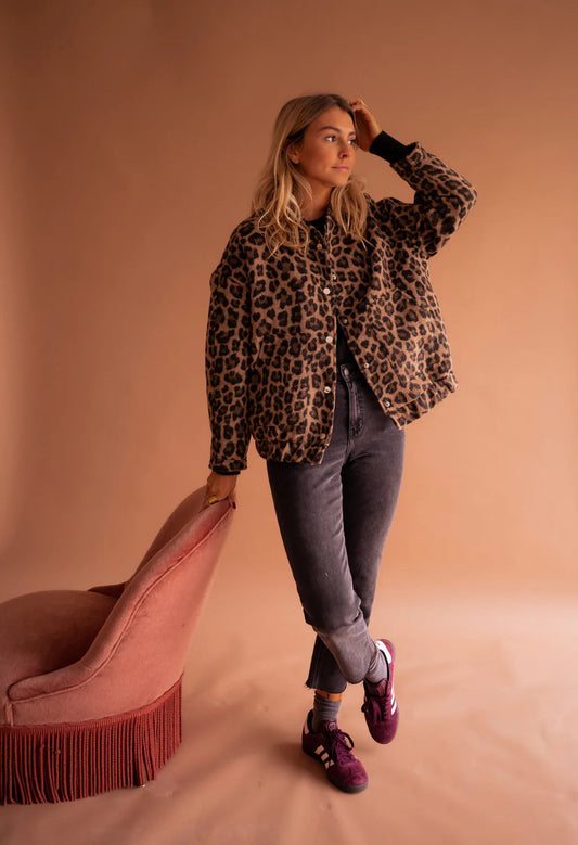 Stylische Bomberjacke Leopardenprint - IdealeKleiden