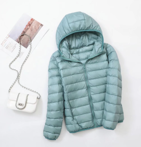 Leichte Outdoor-Jacke Kapuzen-Design Isoliert