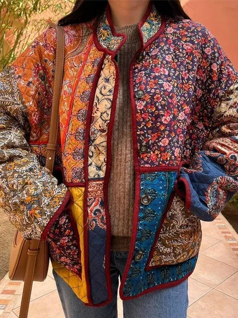 Stilvolle Frauenjacke Blumenmuster Vintage Look