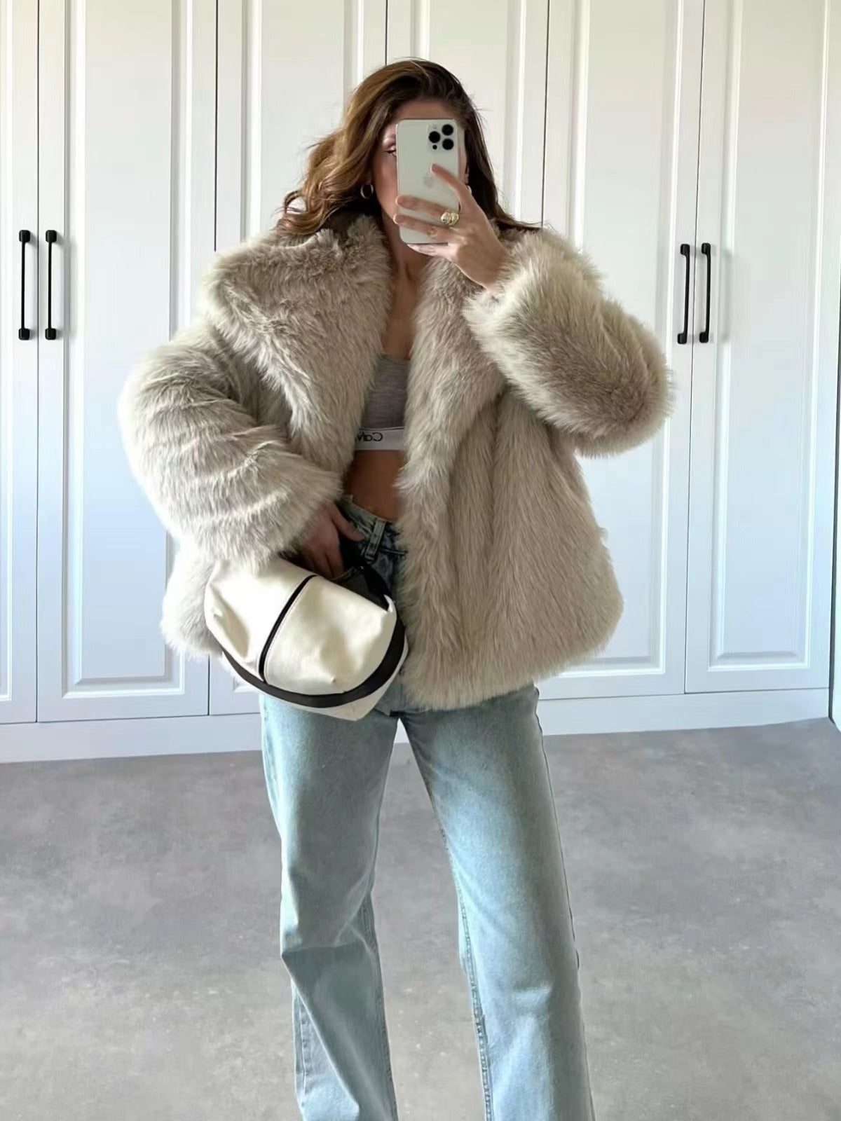 Weiche Plüschjacke Cropped Schnitt Großes Revers