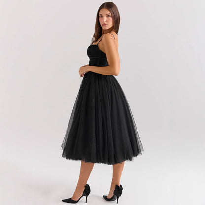 Elegantes Damenkleid aus Tüll mit Röcken