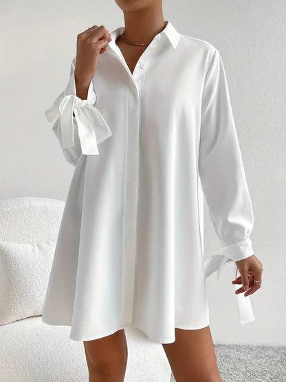 Elegantes Damenkleid mit Rüschen Ärmeln und Bändern