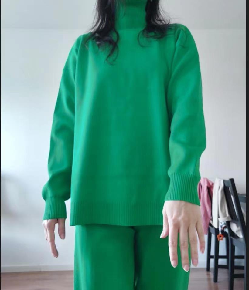 Damen Strickoutfit Hochkragen Weite Bein