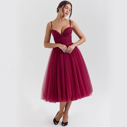 Elegantes Damenkleid aus Tüll mit Röcken