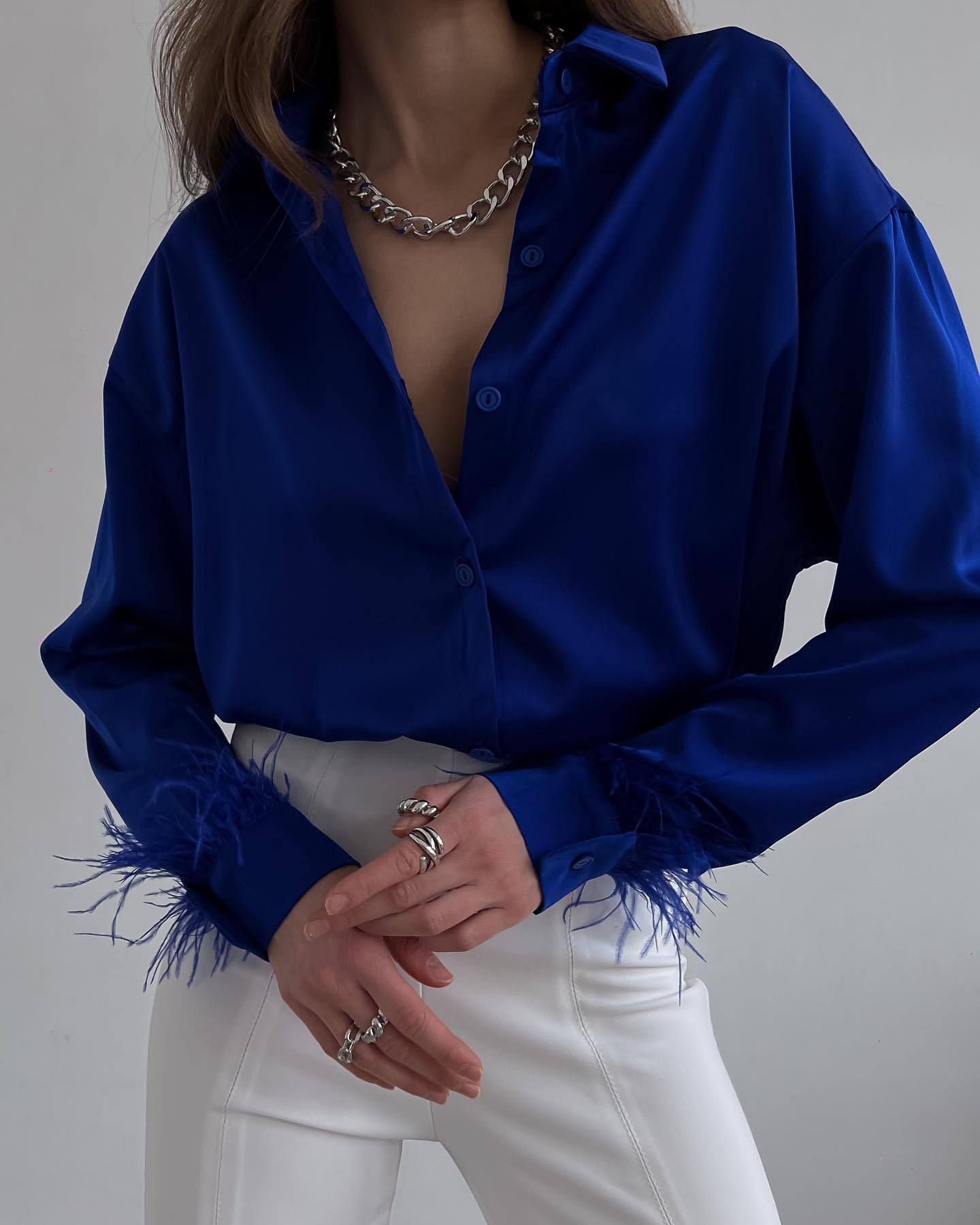 Damen Bluse Elegant Feder Dekolleté Satin