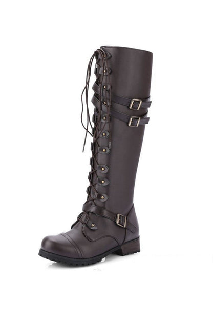 Ritterstiefel mit Nieten und Gürtelschnalle