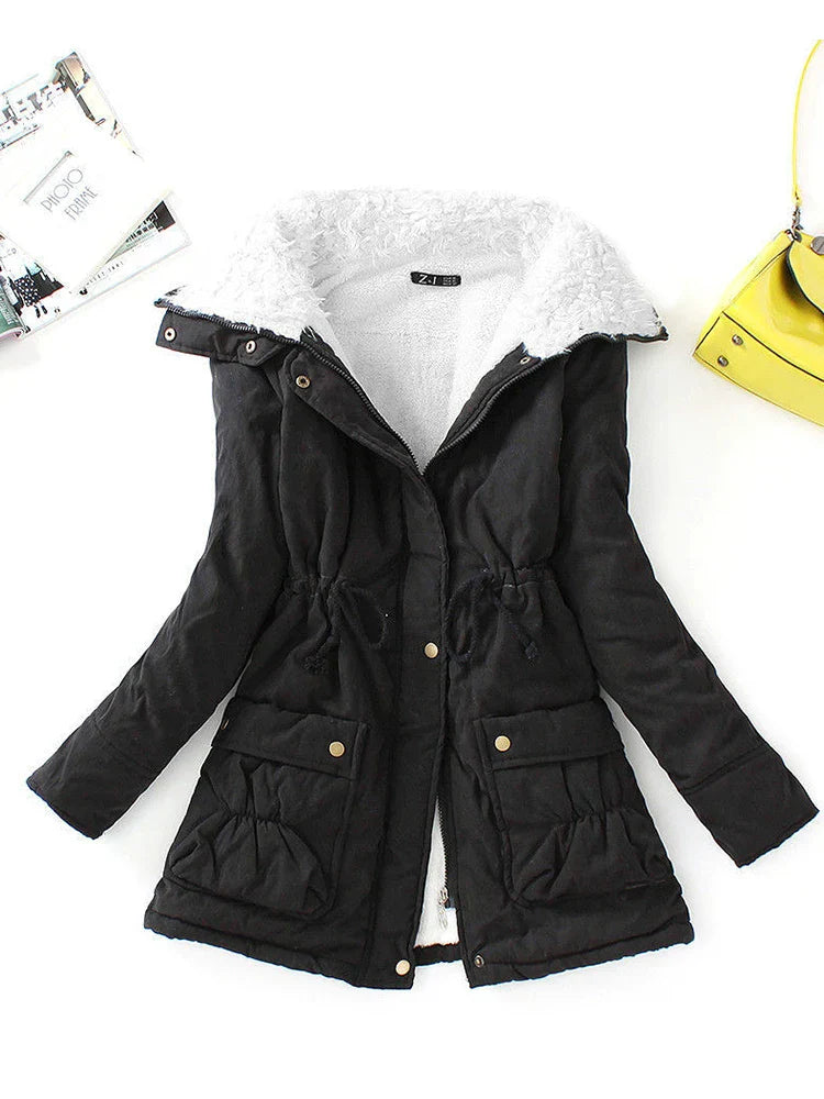 Warmes Winterkleid mit Kunstfellfutter und verstellbarer Passform