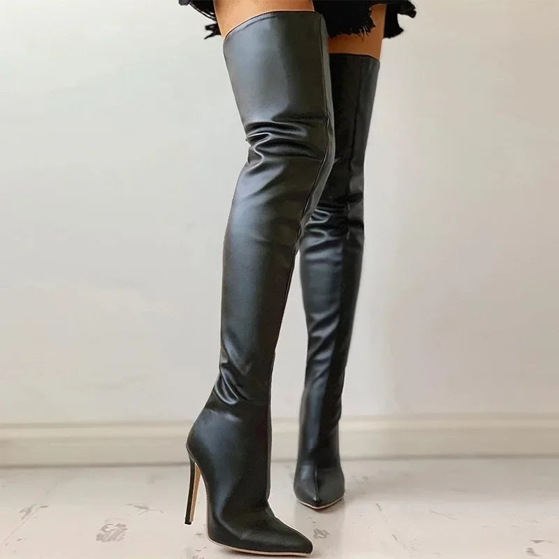 Kniehohe Stiefel Mit Absatz