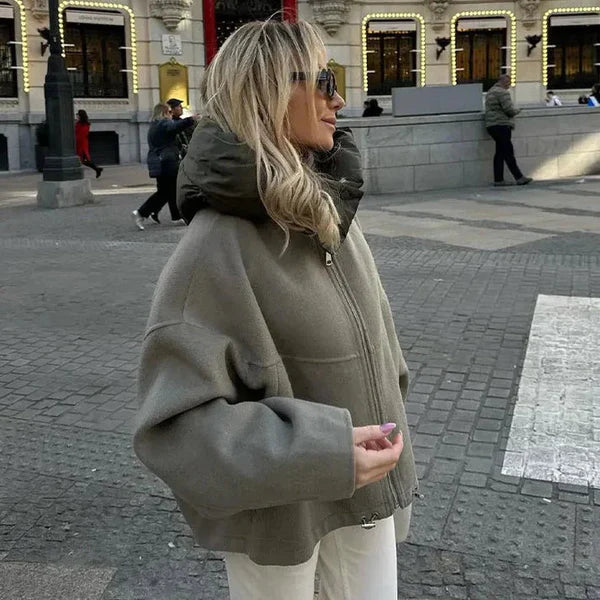 Stylische Damenjacke mit Kapuze Trendy Design