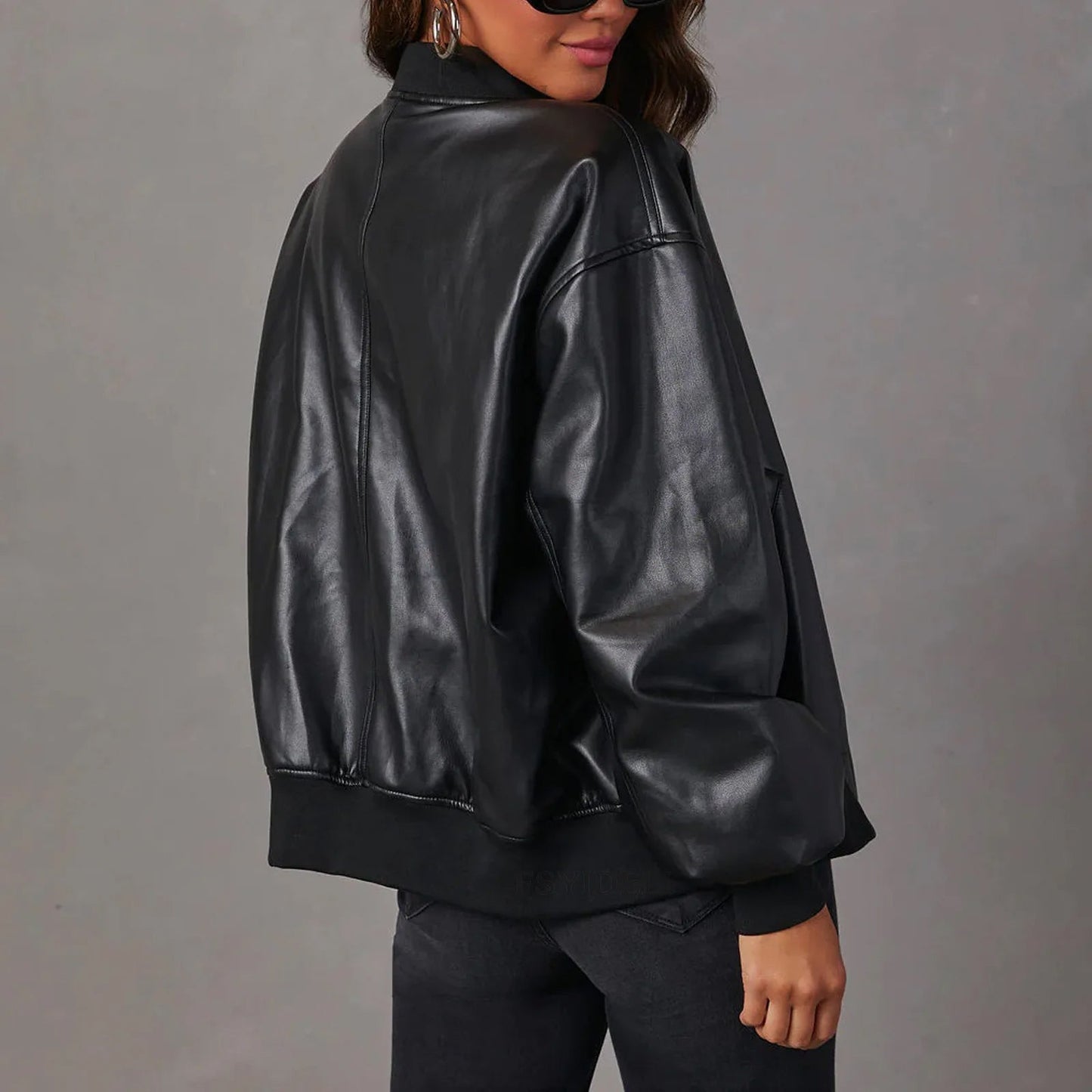 Stilvolle Lederjacke Biker Stil - IdealeKleiden