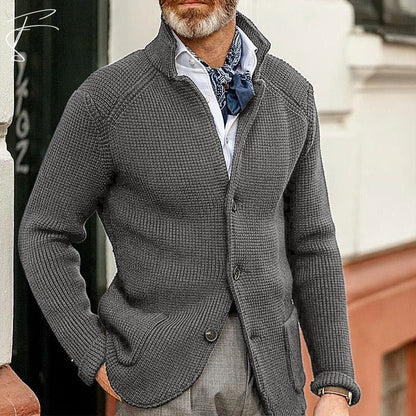 Grobgestrickte Herrenstrickjacke mit Taschen