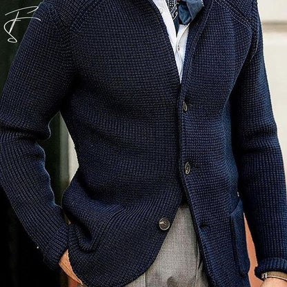 Grobgestrickte Herrenstrickjacke mit Taschen