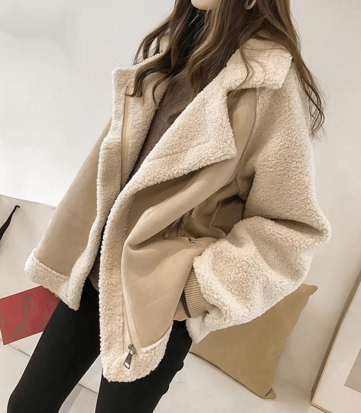 Modische Damenjacke mit Kunstfell Verzierungen