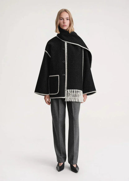 Elegante Damenjacke mit Schal