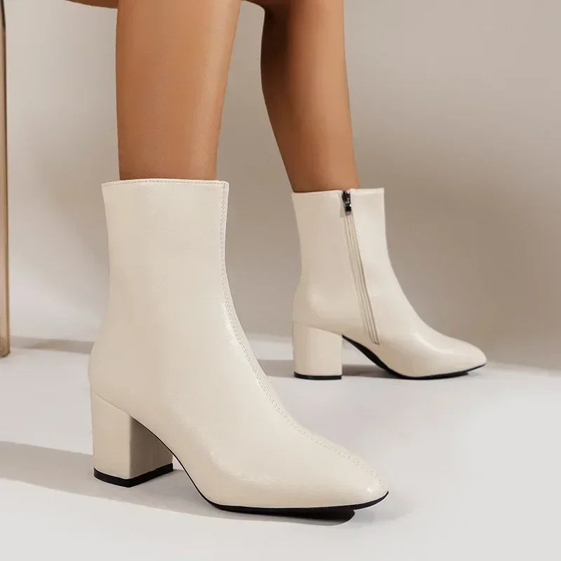 Stilvolle Ankle Boots Damen Slim Fit Spitze Zulaufend Blockabsatz