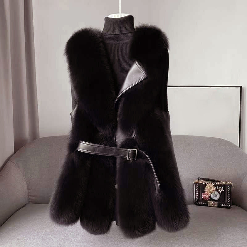 Stylische Weste mit Kunstpelz und Leder-Verschluss