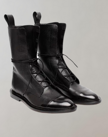 Stilechte Damenstiefel aus glänzendem Lackleder