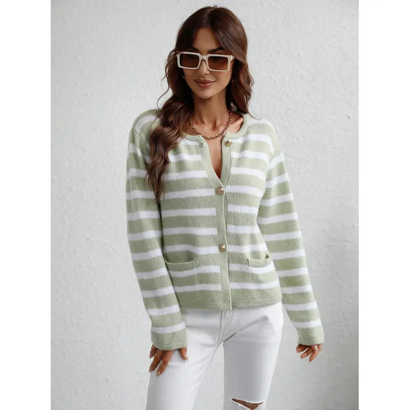 Kuschelige Strickjacke mit Knöpfen und Seiten-Taschen
