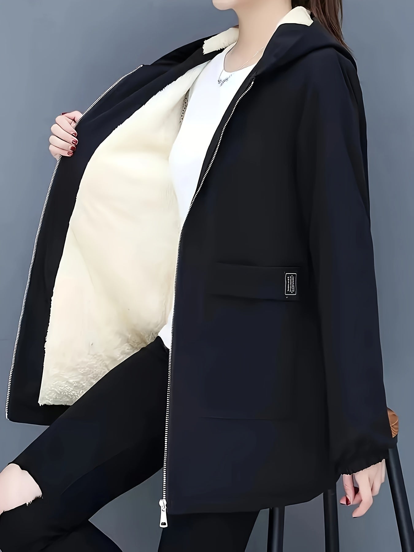 Warme Fleece-Jacke mit Kapuze und Reißverschluss