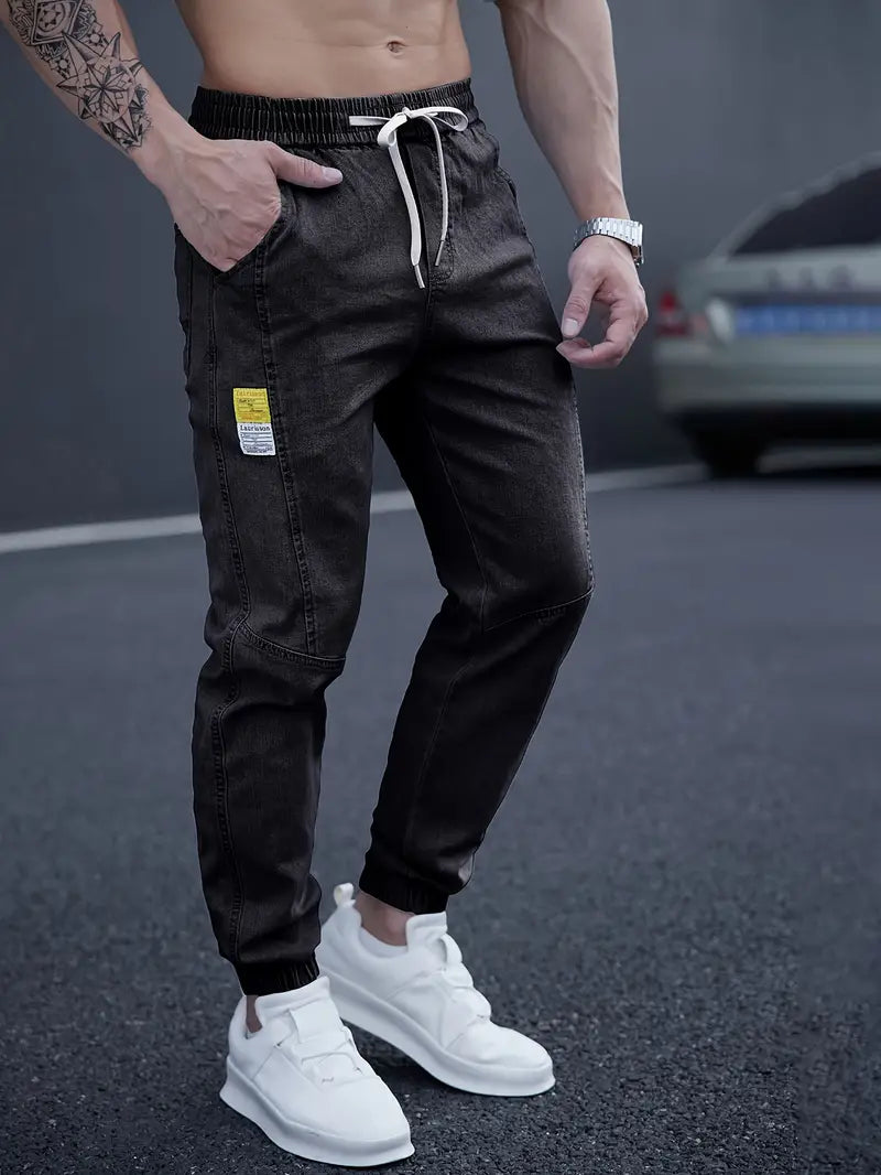 Lässige Tapered Jeans mit Elastikbund