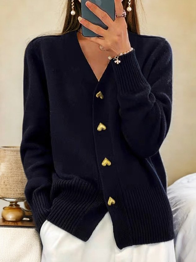 Weicher Cardigan mit Goldenen Herzknöpfen - IdealeKleiden
