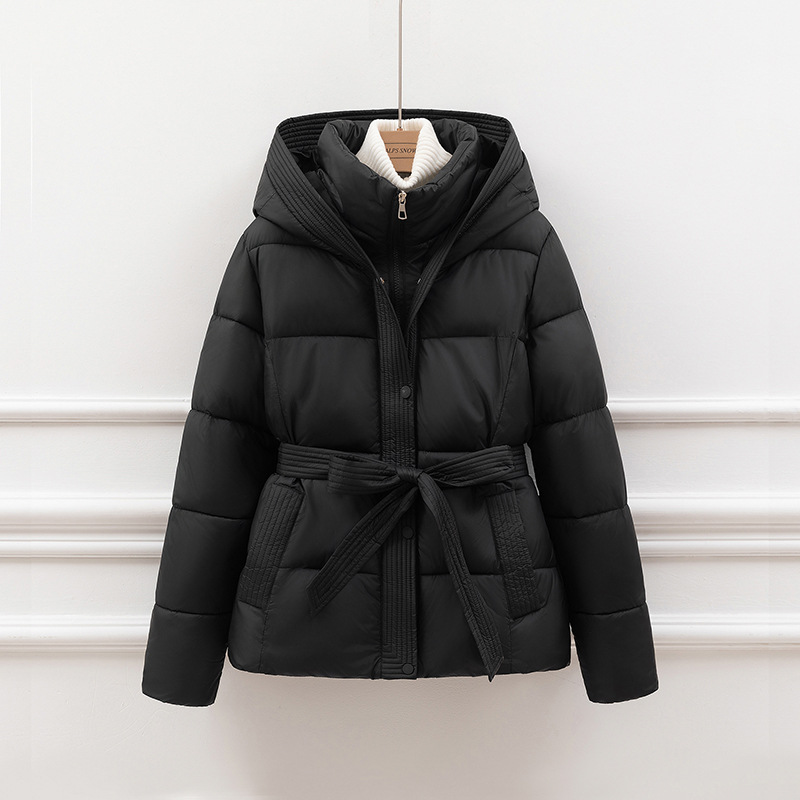Schmale Steppjacke mit Kapuze und Gürtel