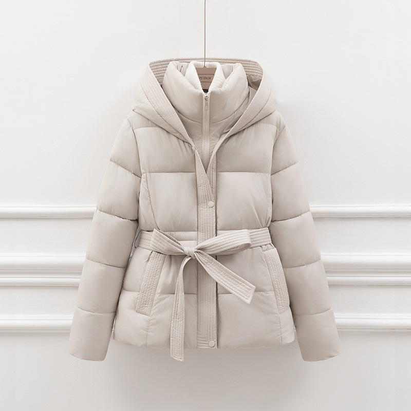 Schmale Steppjacke mit Kapuze und Gürtel