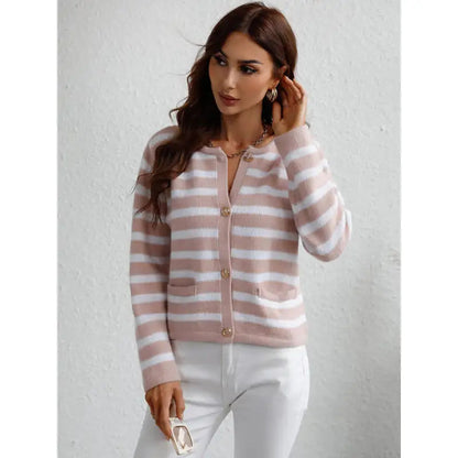Kuschelige Strickjacke mit Knöpfen und Seiten-Taschen