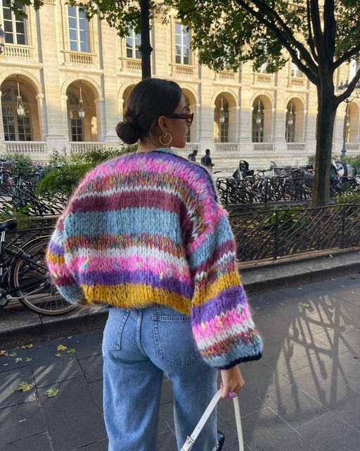 Stylischer Pullover Streifen Offenheitsdesign