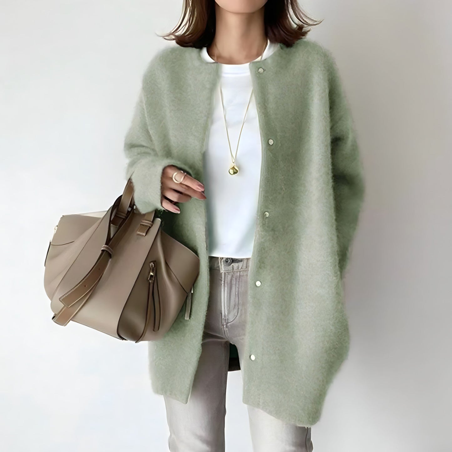 Modische Strickjacke mit Knöpfen