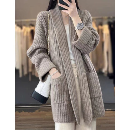 Übergrößene Strickjacke mit Kragen und Taschen