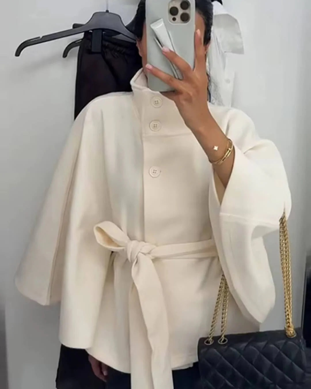 Stylische Cape Jacke Mit Gürtel und Taschen