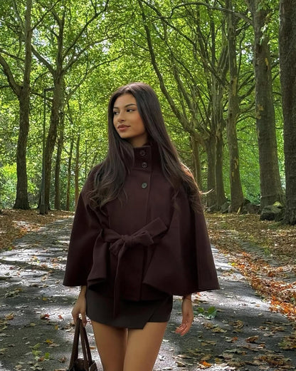 Stylische Cape Jacke Mit Gürtel und Taschen